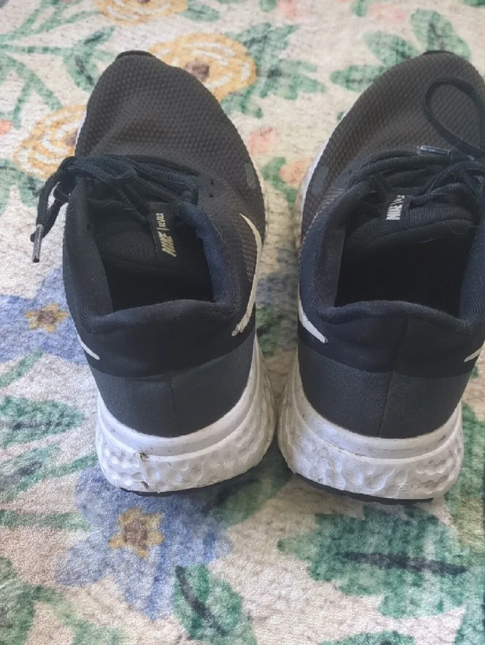 🩷 Nike Black Athletic Mesh Running Sneakers with White Soles